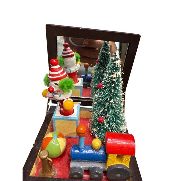 Holliday Themed Vintage Dancing Clown Wooden Music Box With Christmas Tree And T - Picture 4 of 10